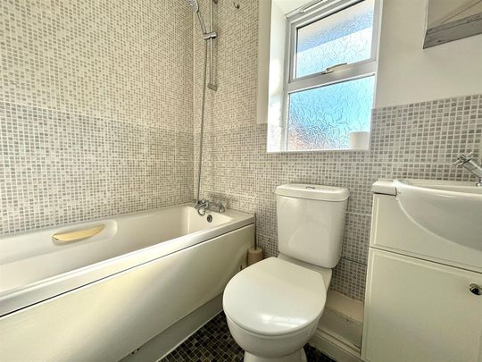 Arklay Close, Hillingdon, UB8 - Photo 1