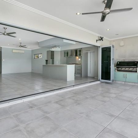 Luxury Living | Private pontoon fitting 40 ft boat - Photo 4