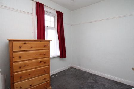 4 bedroom end of terrace house to rent - Photo 4