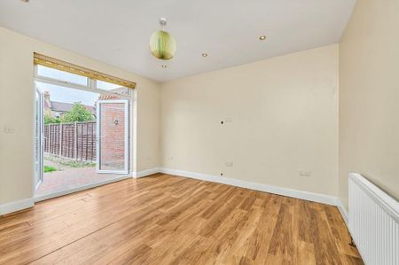 3 bedroom terraced house to rent - Photo 5