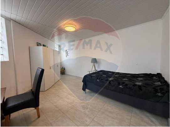 Inchiriere garconiera la curte - Photo 1