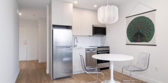 ✨ Loft meublé à louer – Bishop Embassy (Centre-ville de MTL) ✨ - Photo 2