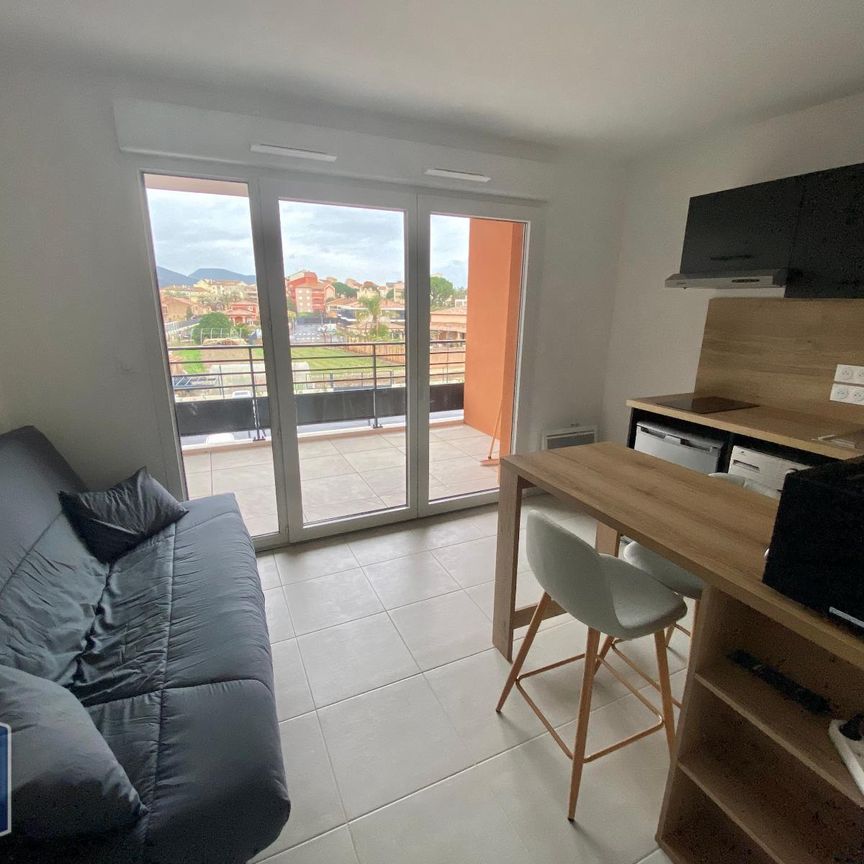 Location Appartement 1 pièce 18m² HYERES 83400 - Photo 1