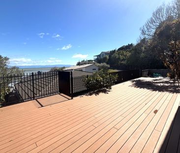 Modern 3 bedroom + study & stunning sea view - Photo 1