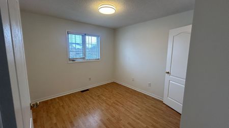 For Lease - 7 Arabia Gate, Brampton, Ontario - Photo 5