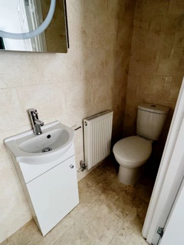room 5 - Photo 5