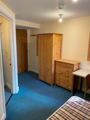 Room in a Shared Flat, Brook Drive, S3 - Photo 3