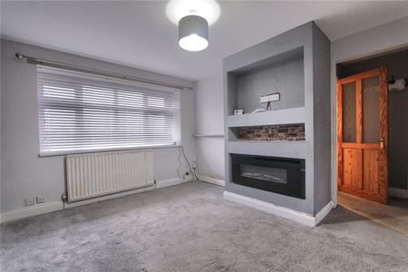 3 bed end of terrace house to rent in Sandwell Avenue, Middlesbrough, TS3 - Photo 2