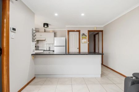 “Spacious 4-Bedroom Family Home in Montague Farm” - Photo 4