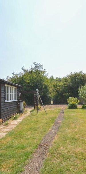 2 bedroom cottage to rent - Photo 2