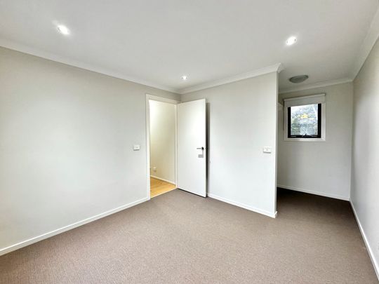 MODERN TWO BEDROOM TOWNHOUSE - Photo 1