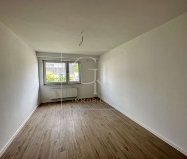 Modernisierte großzügige 4-Zimmer-Wohnung mit Balkon & Gäste-WC - Photo 4