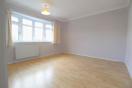 3 bedroom link detached house to rent - Photo 4