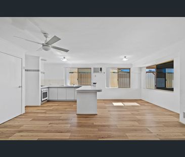 16 Bernier Close, Waikiki, WA 6169 - Photo 2
