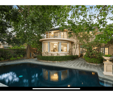 Charming Art Deco Family Home - Min 3 months - Photo 4 | Rentumo