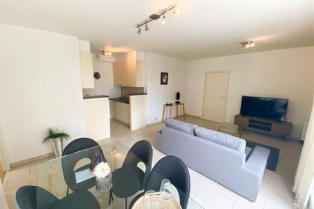 Proche de la Place du Luxembourg, appartement meublé 2 chambres avec terrasse - Foto 2