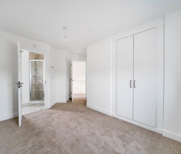 3 bedroom semi-detached house to rent - Photo 5