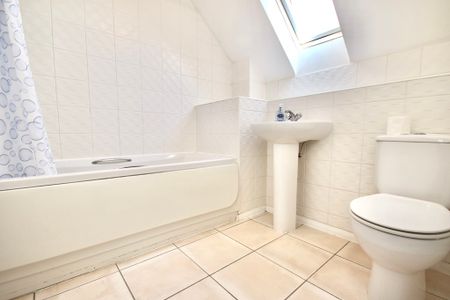 2 bedroom Town House to let - Photo 3