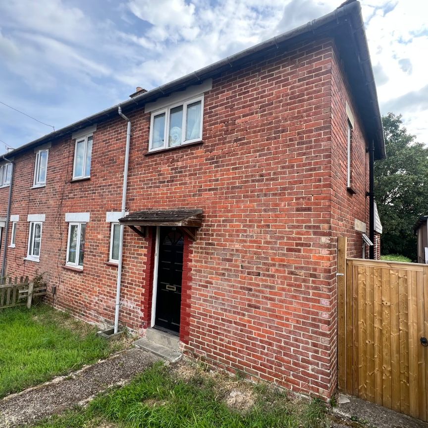 4 bedroom semi-detached house to rent - Photo 1