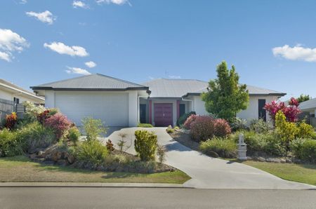BEAUTIFUL DREAM FAMILY HOME IN BUSHLAND BEACH - Photo 5