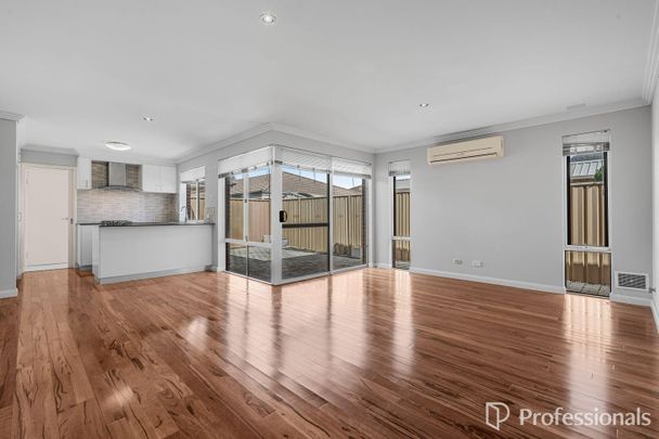 Modern, low-maintenance and easy to love! - Photo 1