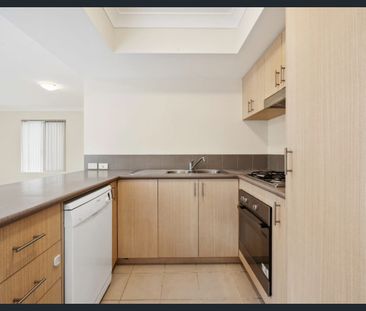Spacious 3-Bedroom Townhouse for Rent in Cannington - Photo 5