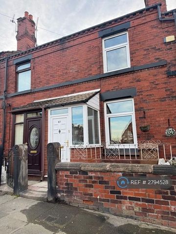 2 bedroom terraced house to rent - Photo 2