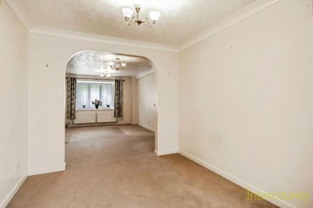 4 bedroom detached house to rent - Photo 4