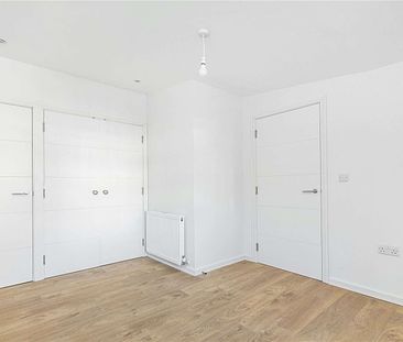 A lovely two bedroom house in a unique development in Wimbledon. - Photo 3