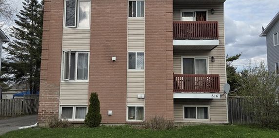 APARTEMENT 5 1/2 3cc DISPO 1er JUIL 2026 - Photo 2