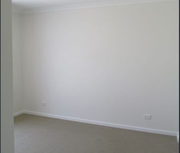 Cozy family home! - Photo 1