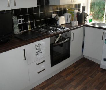 3 bedroom flat to rent - Photo 1