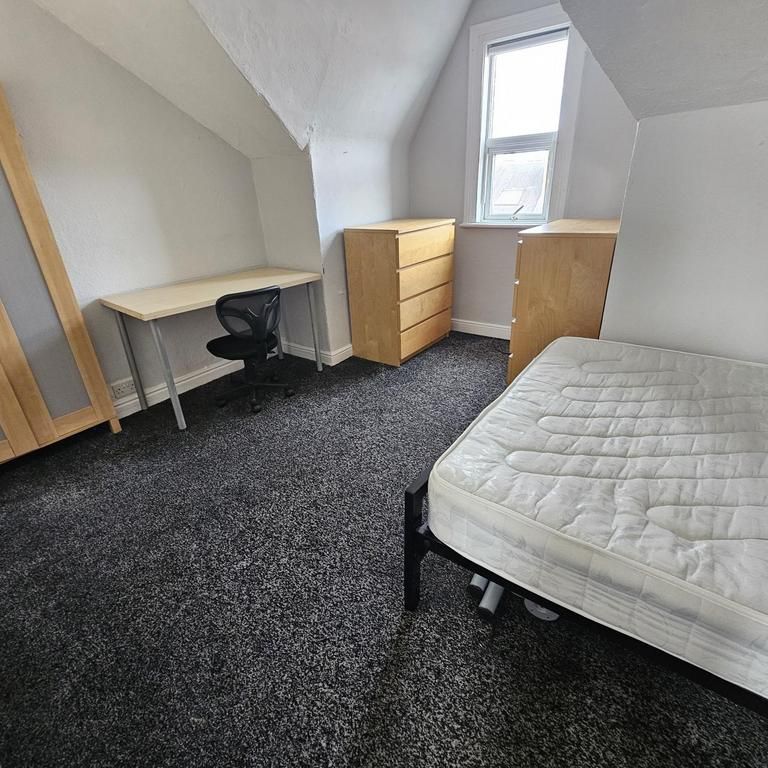 1 bedroom in a house share to rent - Photo 1