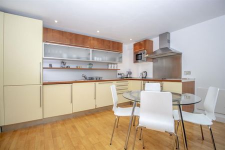 1 bedroom Flat To Let - Photo 2