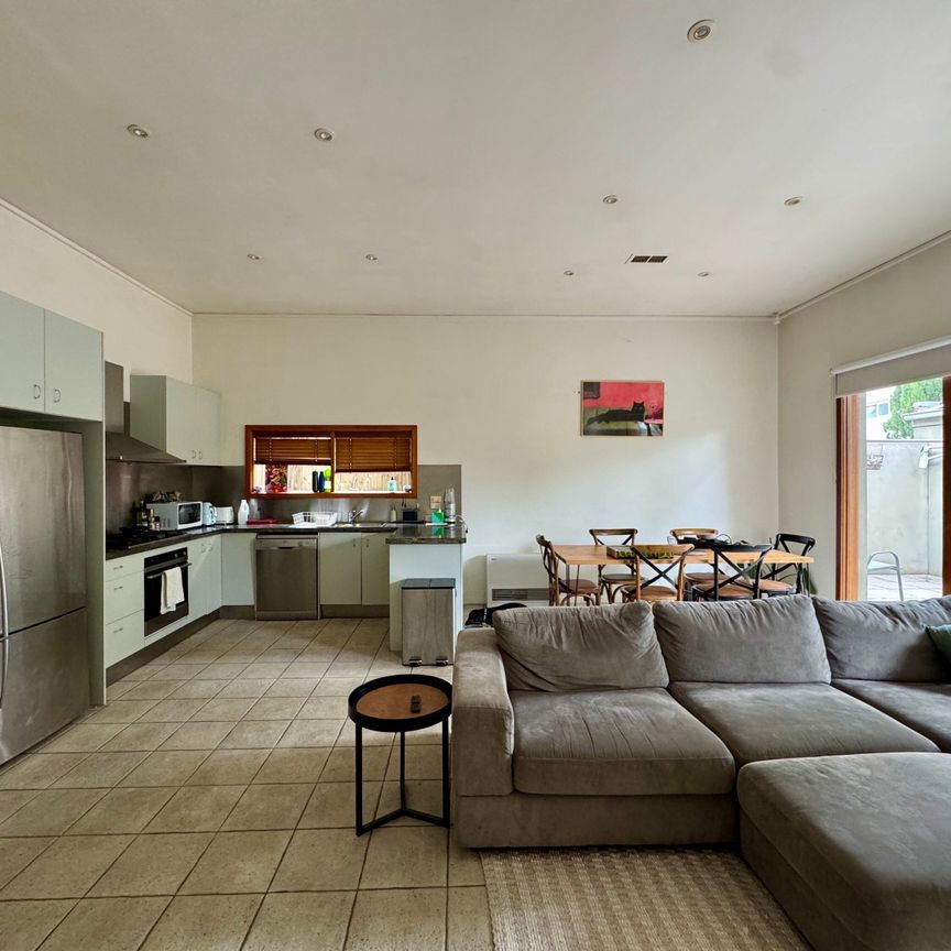 Caulfield North - Photo 1