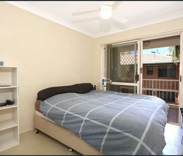 POSITION POSITION IN THE HEART OF BROADBEACH - 2 BEDROOM 2 BATHROOM - Photo 3