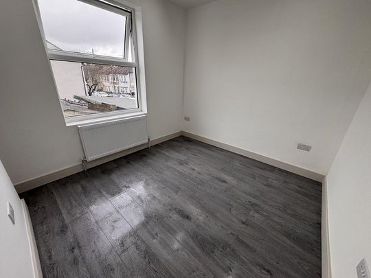 3 bedroom flat to rent - Photo 1