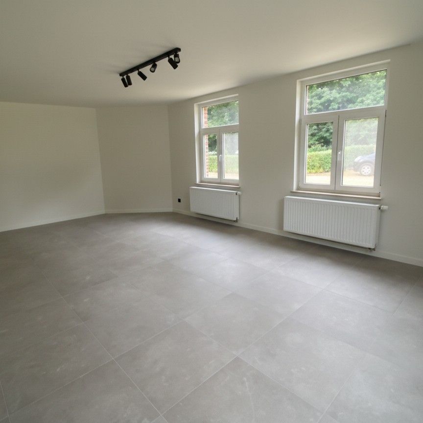 GELIJKVLOERS APPARTEMENT - Photo 1