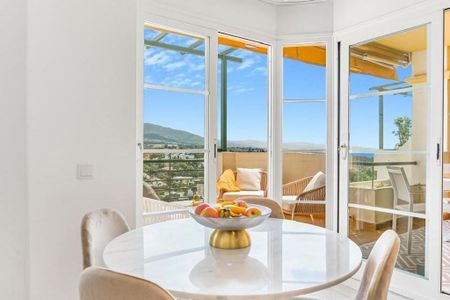 Luxury Apartment for rent in Nueva Andalucia, Spain - Photo 4