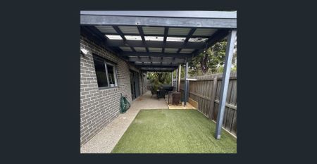 THREE BEDROOM TOWNHOUSE - Photo 2