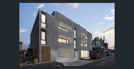 Stunning, Private & Architecturally Designed Oasis in Prime Moonee Ponds - Photo 2