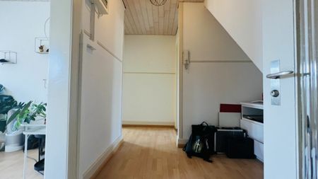 Charmante 3.5-Zimmer Altbau-Dachwohnung in bester Wohnlage. - Photo 3