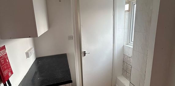 Studio Flat, Gervasa Close, HA9 - Photo 2