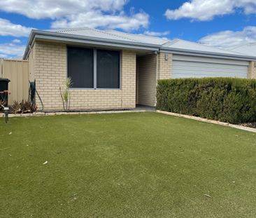 34 Kooya Way, Wattle Grove WA 6107 - Photo 3