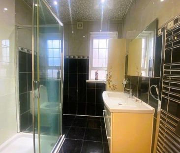 4 bedroom semi-detached house to rent - Photo 2