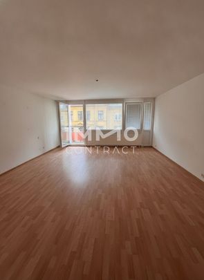 Geräumige 3 Zimmer Wohnung mit Loggia! WARMMIETE! WG Eignung inklusive Tiefgaragenstellplatz! - Photo 1