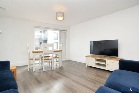 East Coast, Beacon Road, Bournemouth - Photo 2