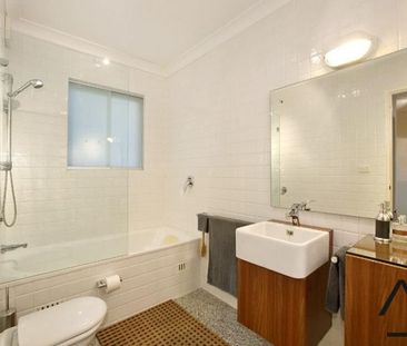 Two bedroom townhouse in Centennial Park - Photo 5