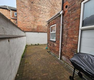 1 bedroom semi-detached house to rent - Photo 3