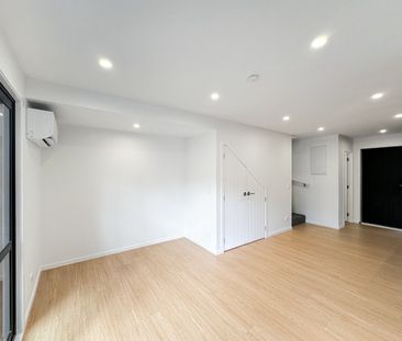Modern living, great location in Upper Hutt - Photo 5